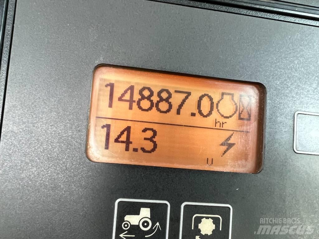 John Deere 8230 Трактори