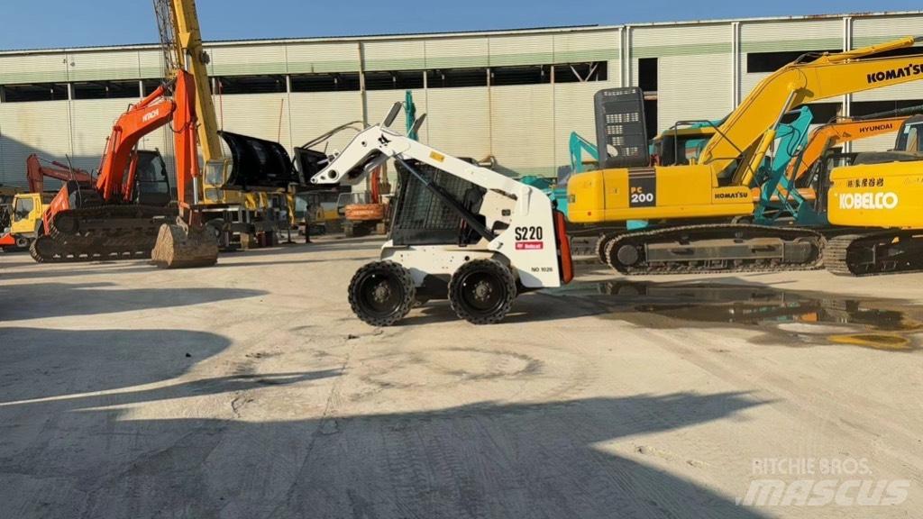 Bobcat S 220 Мини товарачи
