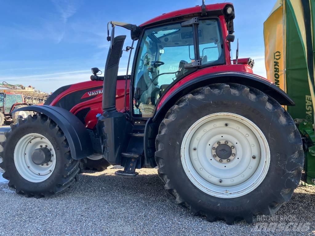 Valtra T234 V Трактори