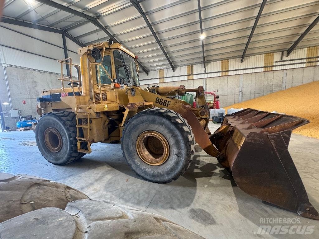 CAT 966 F Колесни товарачи