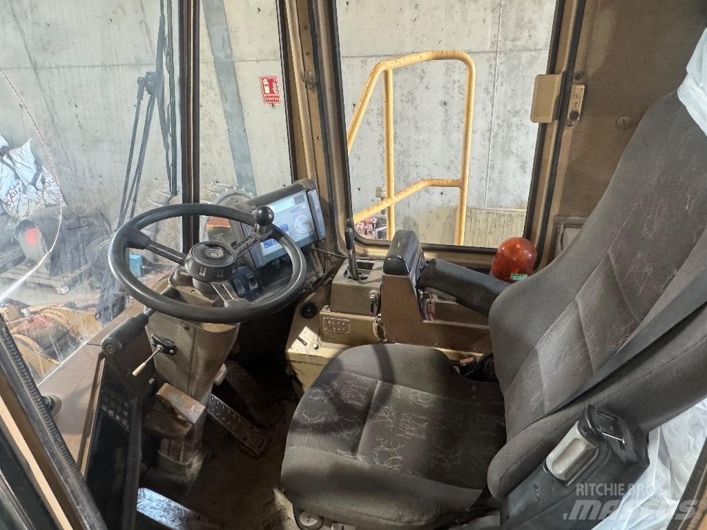 CAT 966 F Колесни товарачи