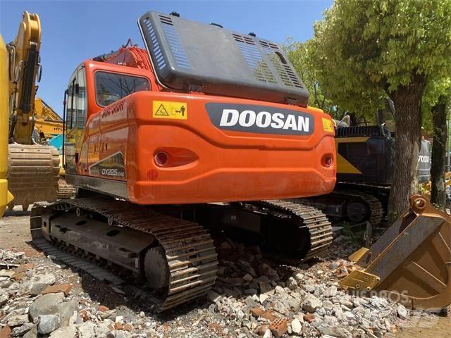 Doosan DX 225 LC Верижен екскаватор