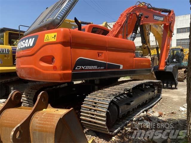 Doosan DX 225 LC Верижен екскаватор