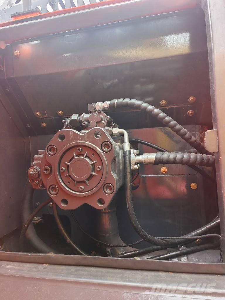 Doosan DX 300 LC Верижен екскаватор