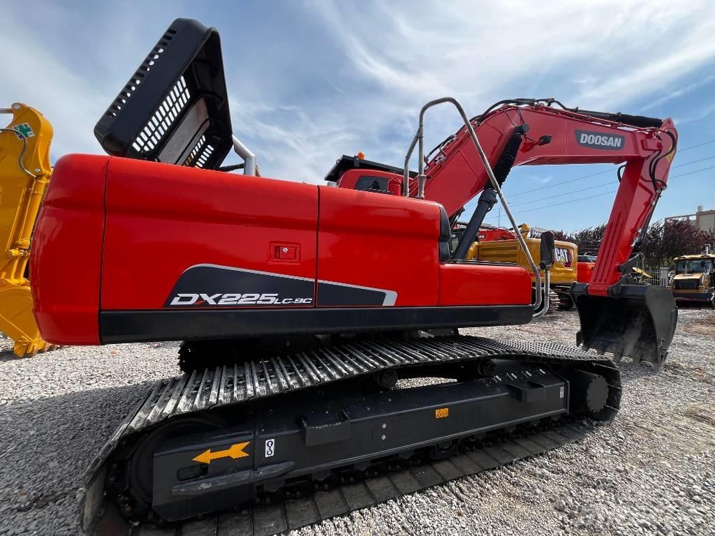 Doosan DX 225 Верижен екскаватор