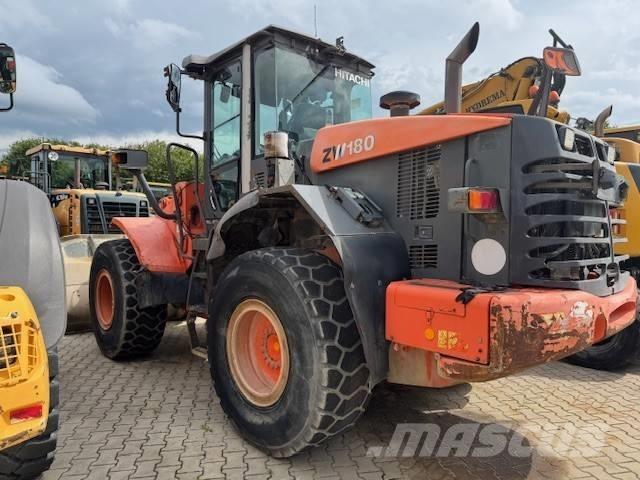 Hitachi ZW 180 Колесни товарачи