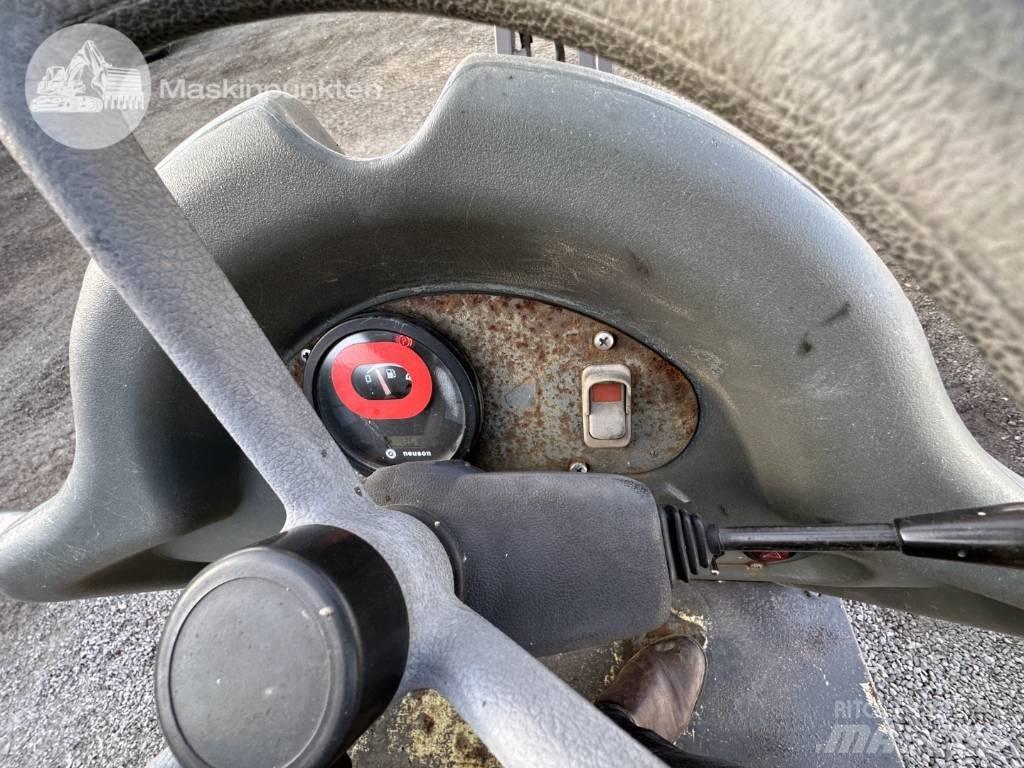 Neuson 1001 Странични самосвали