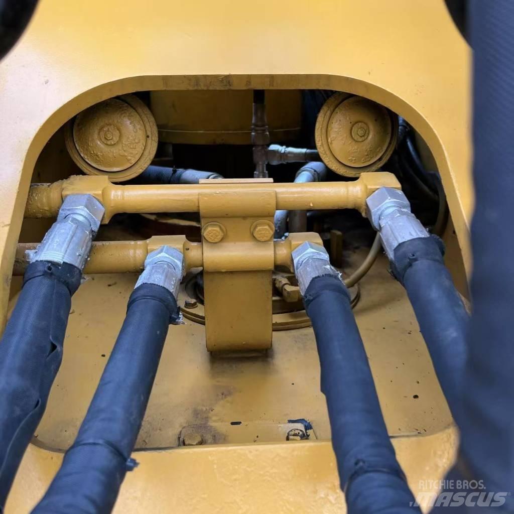 CAT 320D2 Средни екскаватори 7т - 12т