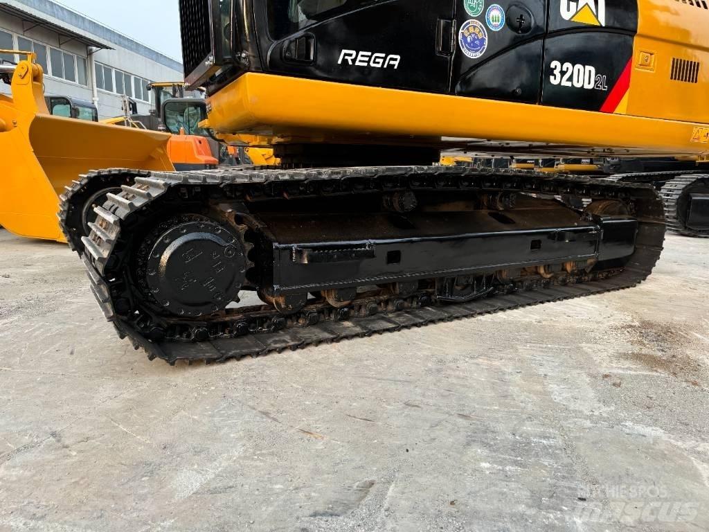 CAT 320D2 Средни екскаватори 7т - 12т