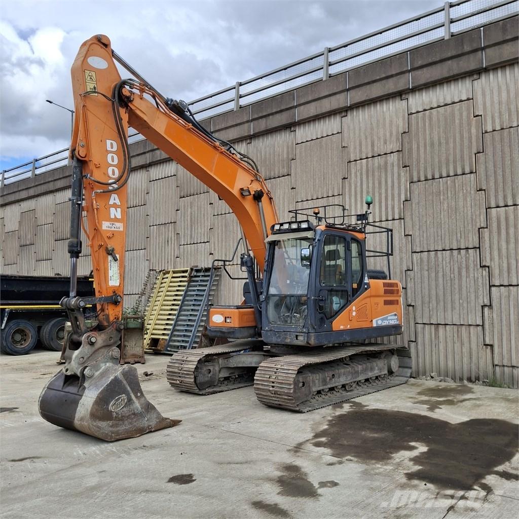Doosan DX 140 LC Верижен екскаватор