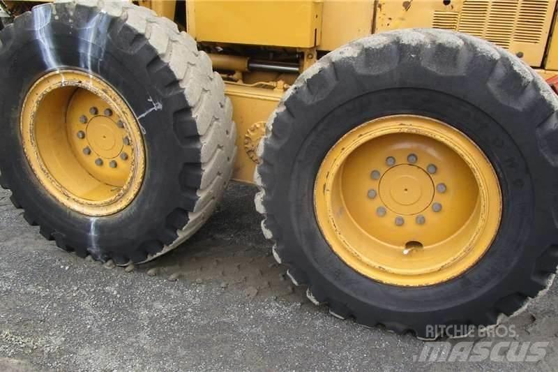 CAT 140H Грейдери