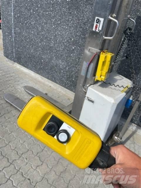 NH SB1000 Колички високоповдигачи с теглич