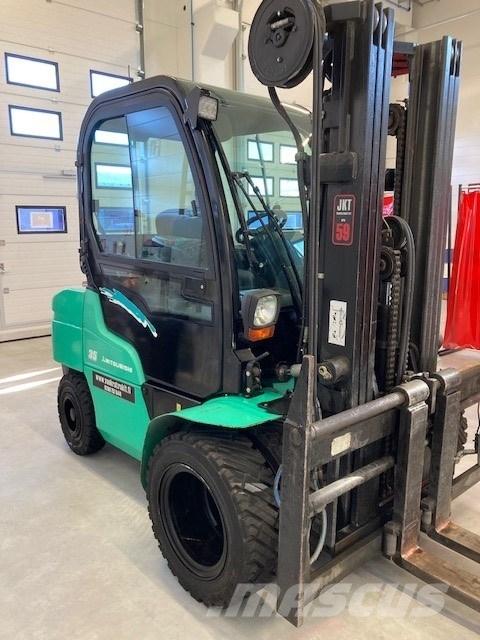 Mitsubishi FD35N Дизелови камиони