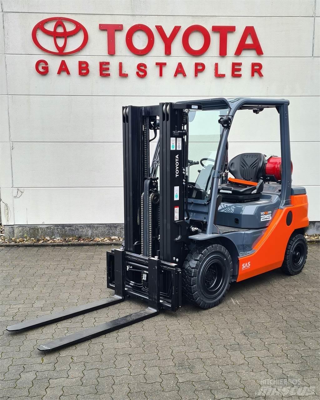Toyota 02-8FGF25 Камиони с АГУ