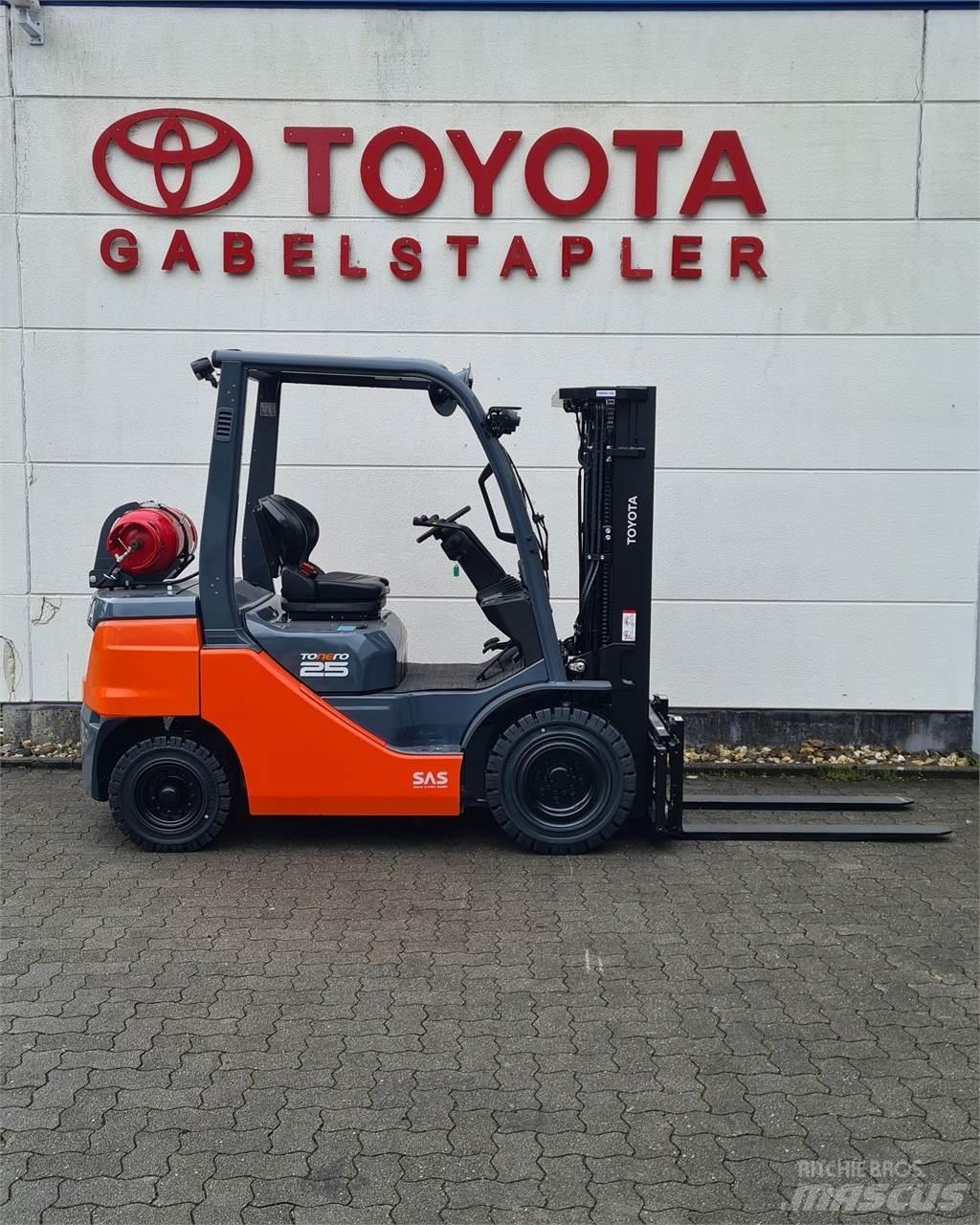 Toyota 02-8FGF25 Камиони с АГУ