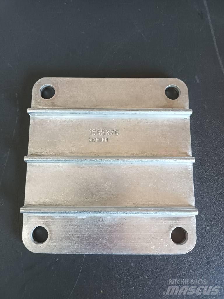 Volvo COVER 1669376 Двигатели