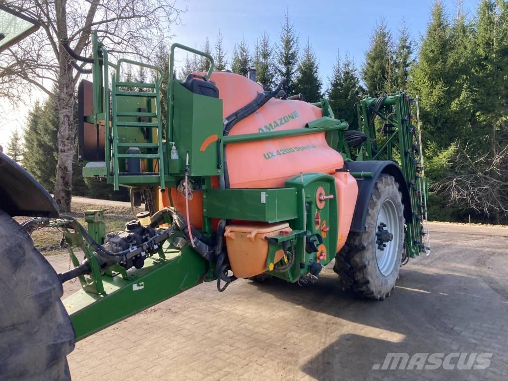 Amazone UX 4200 24 m Прикачни пръскачки
