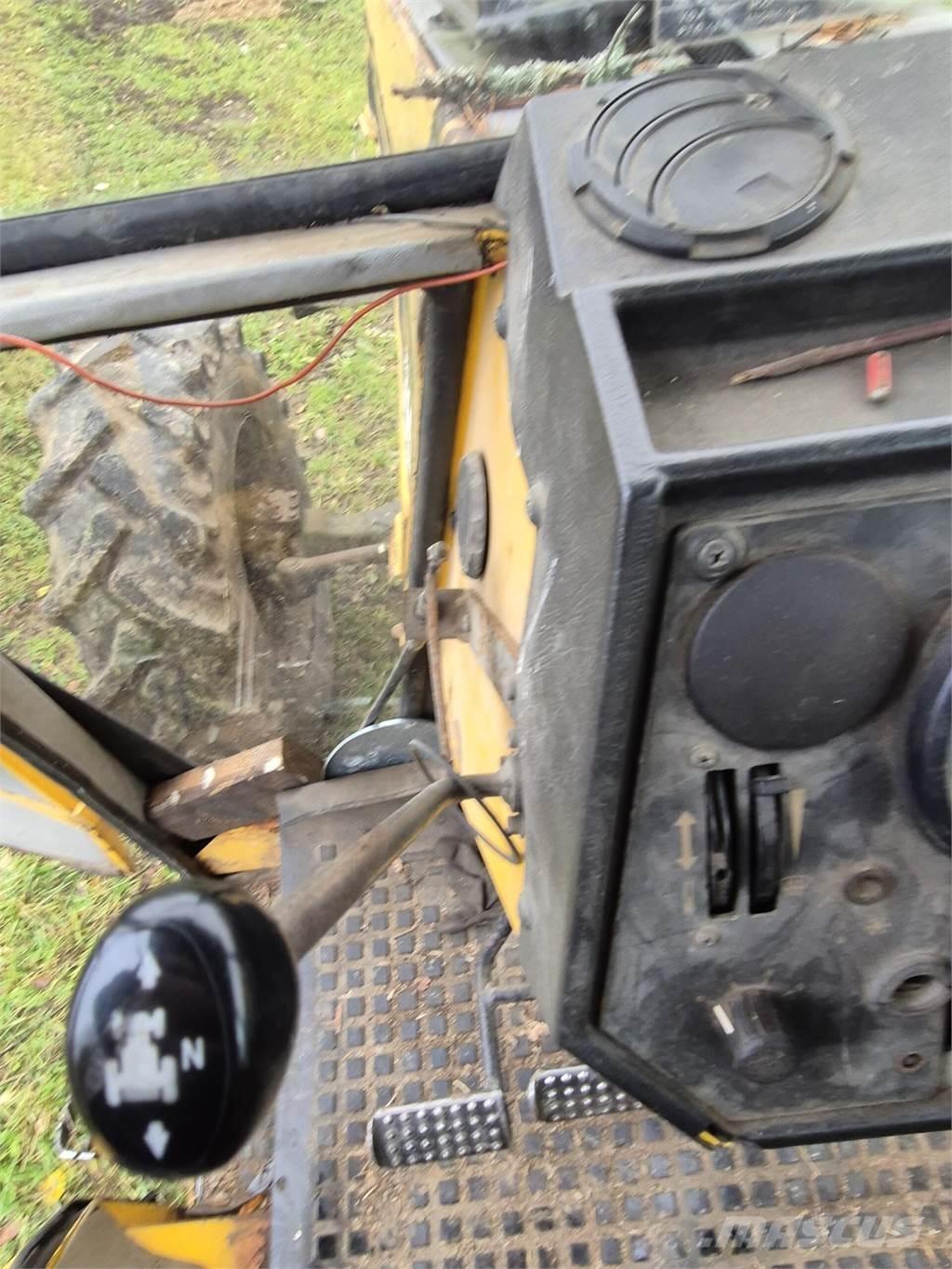 Valtra 715M Трактори