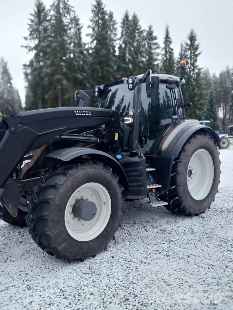 Valtra T 235 Трактори