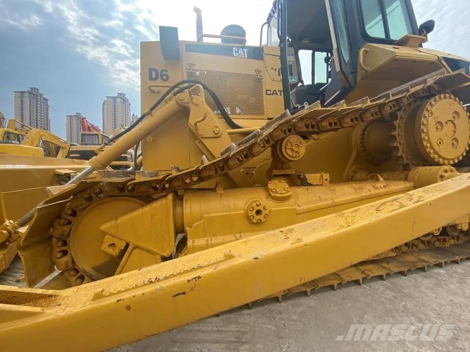 CAT D6R Верижни булдозери
