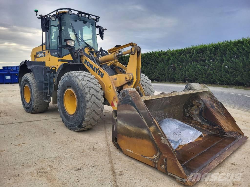 Komatsu WA200-8 Колесни товарачи