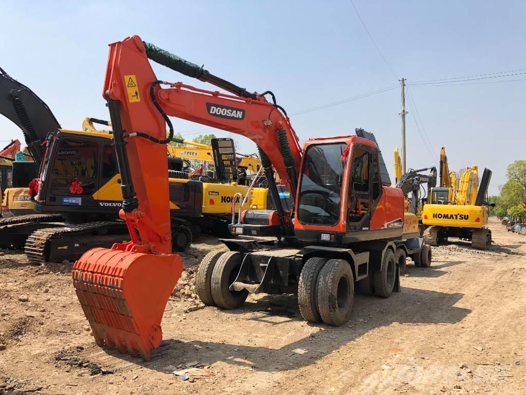 Doosan DX150W Колесни екскаватори
