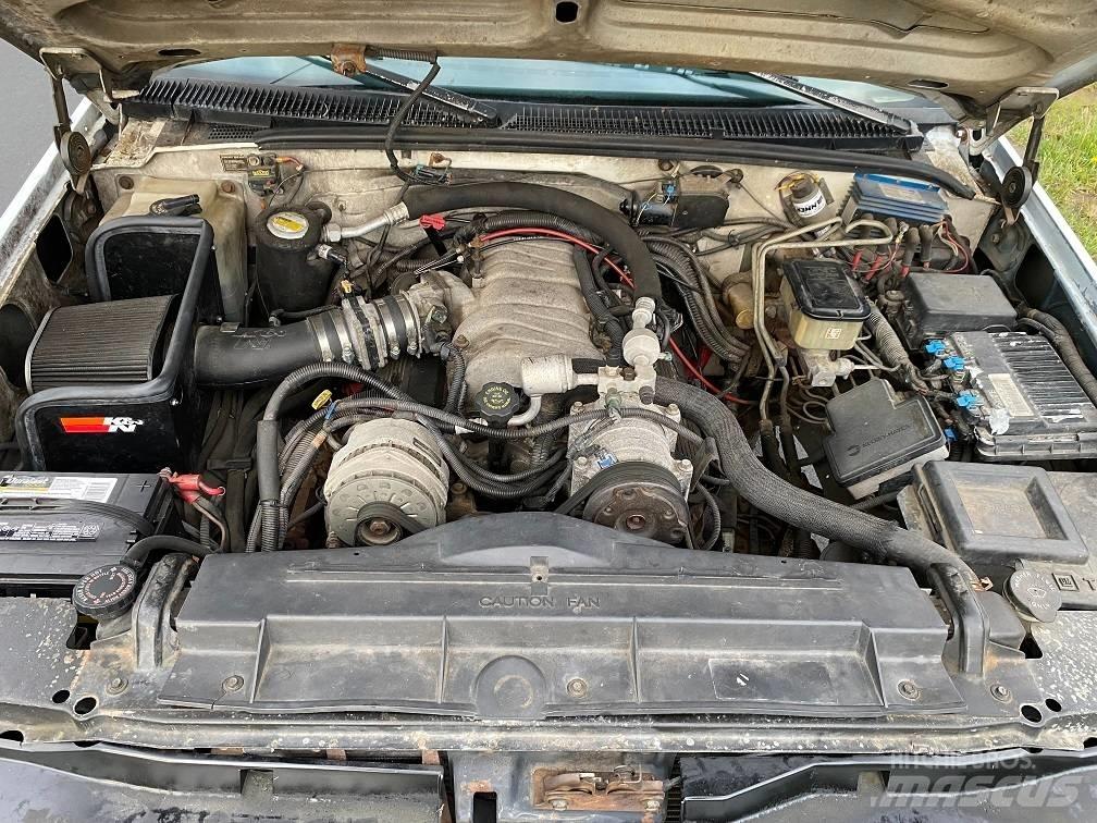 Chevrolet K3500 Пикапи