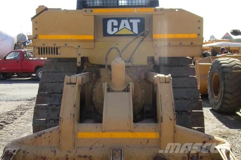 CAT D6R2 Верижни булдозери
