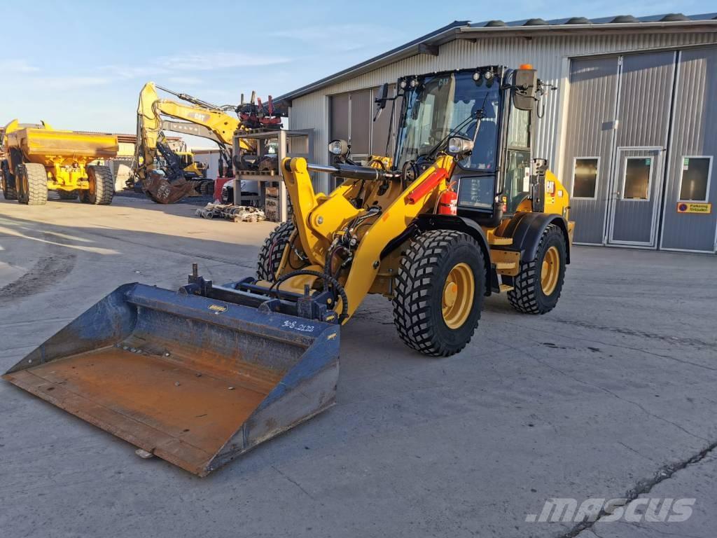 CAT 908 Колесни товарачи