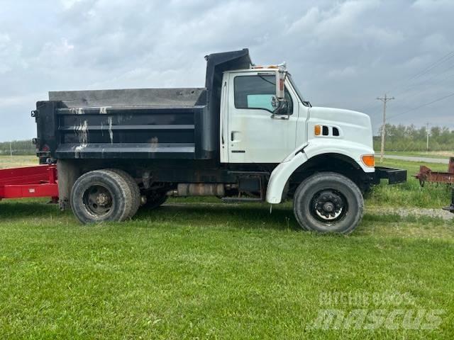 Sterling L 7500 Самосвал