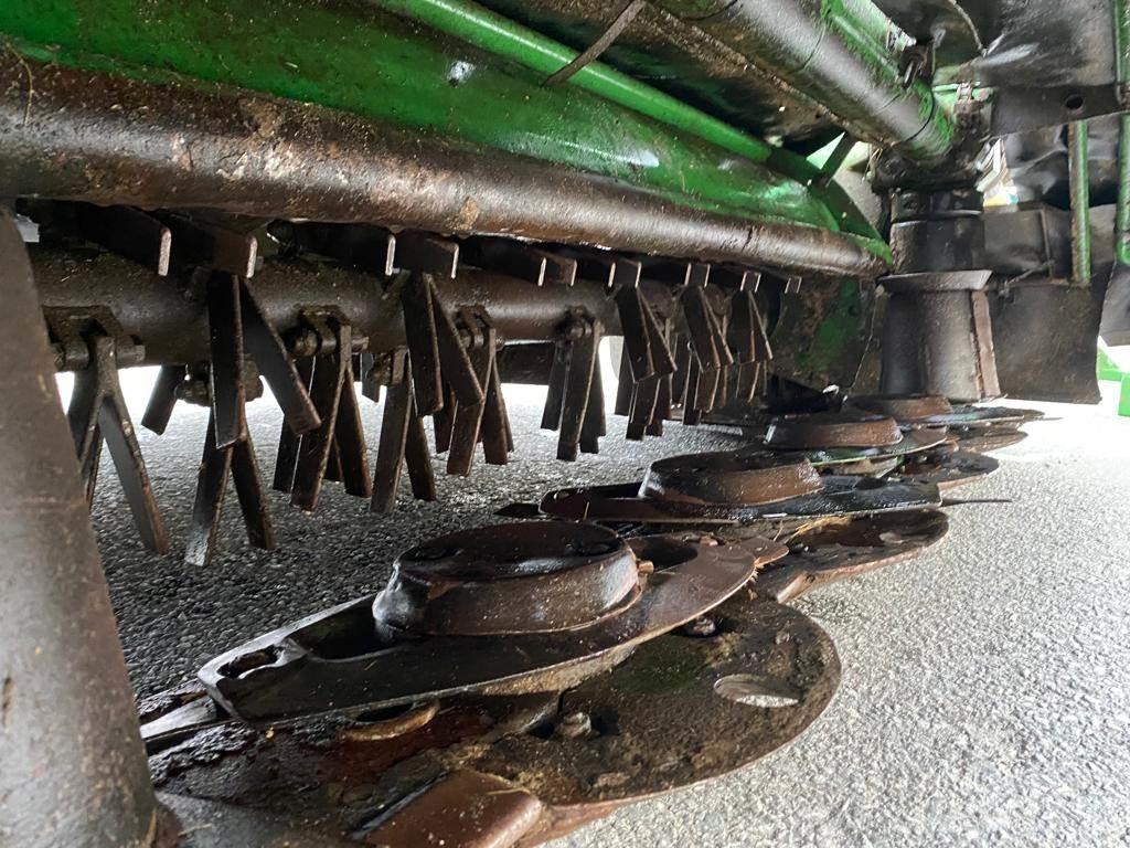 John Deere 324 Косачки