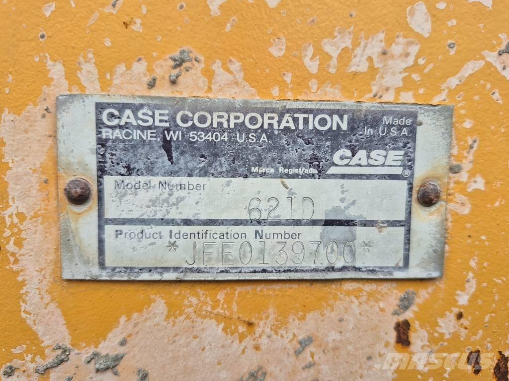 CASE 621 D Колесни товарачи