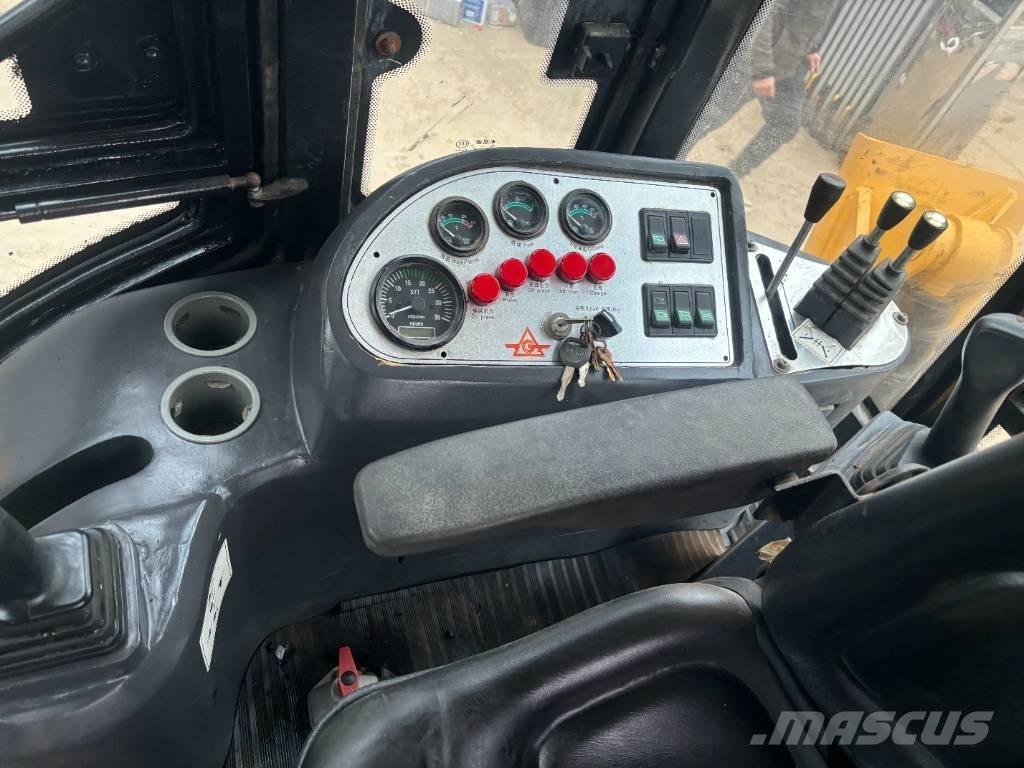 CAT 420 F Товарач със заден ексватор