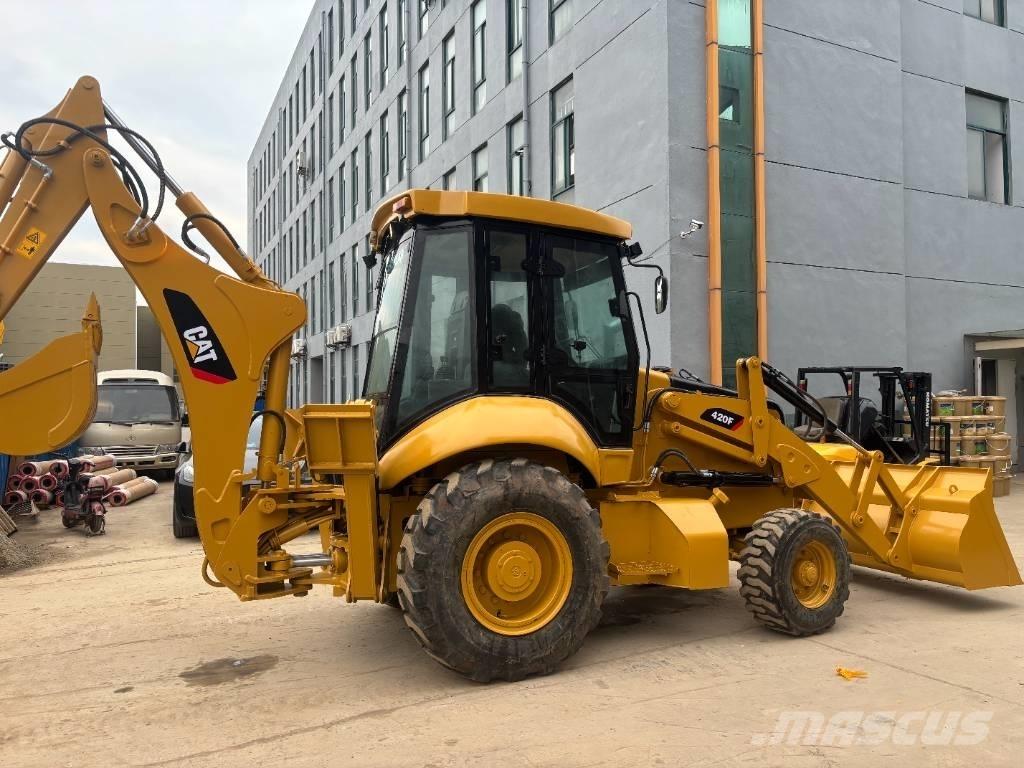 CAT 420 F Товарач със заден ексватор