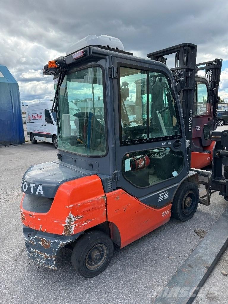 Toyota 02-8FDF25 Дизелови камиони