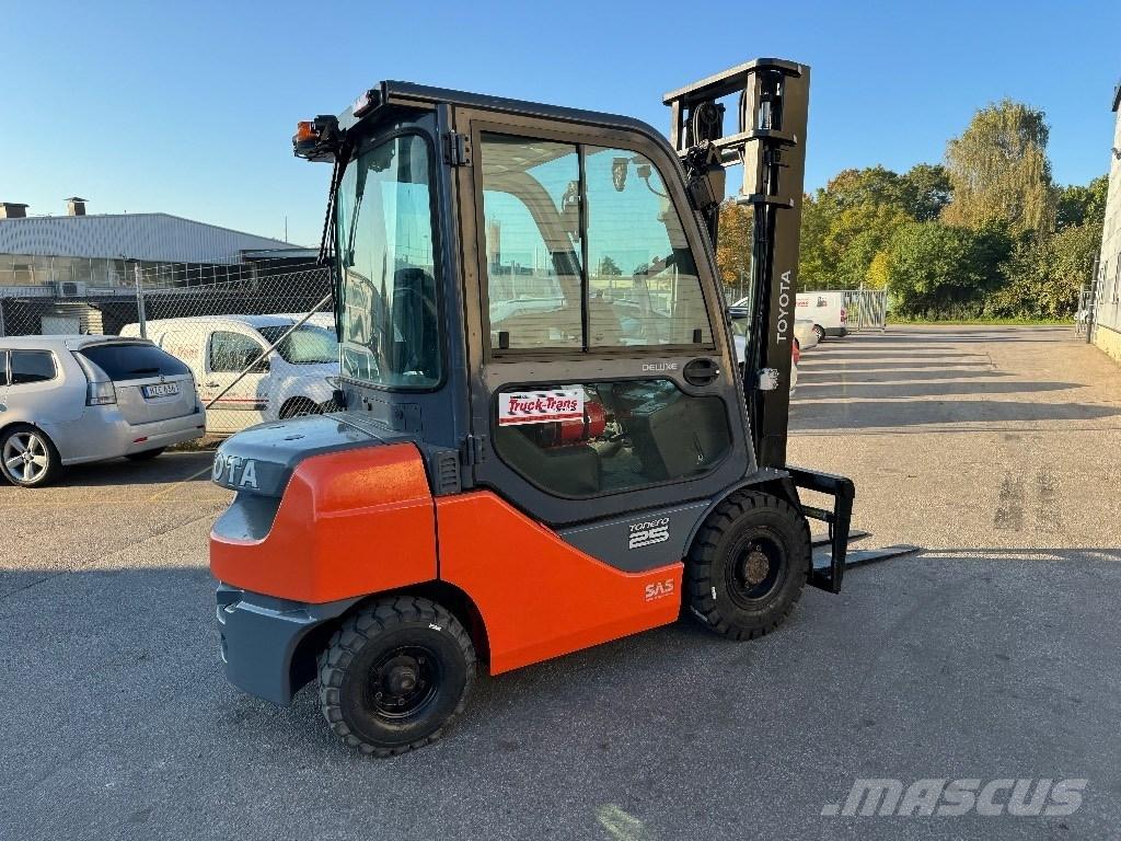 Toyota 02-8FDF25 Дизелови камиони