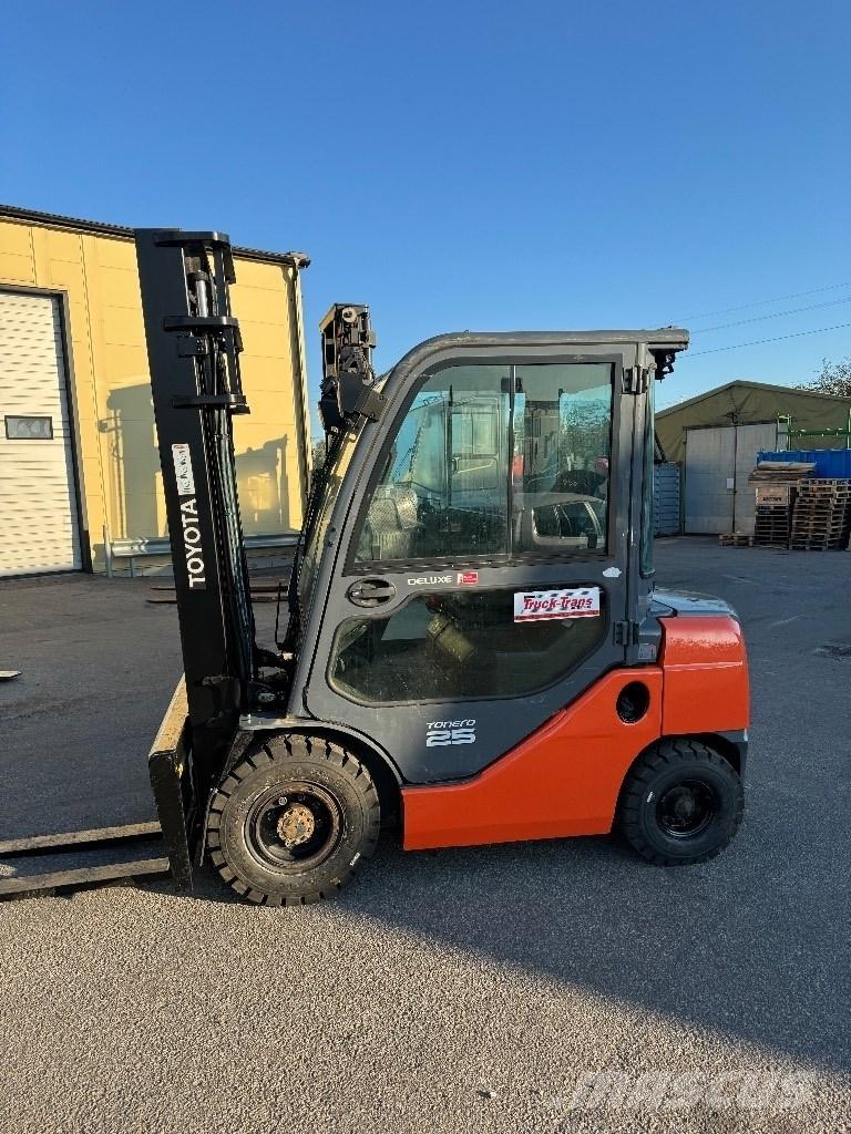 Toyota 02-8FDF25 Дизелови камиони