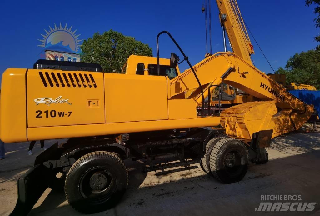 Hyundai R210W-7 Колесни екскаватори