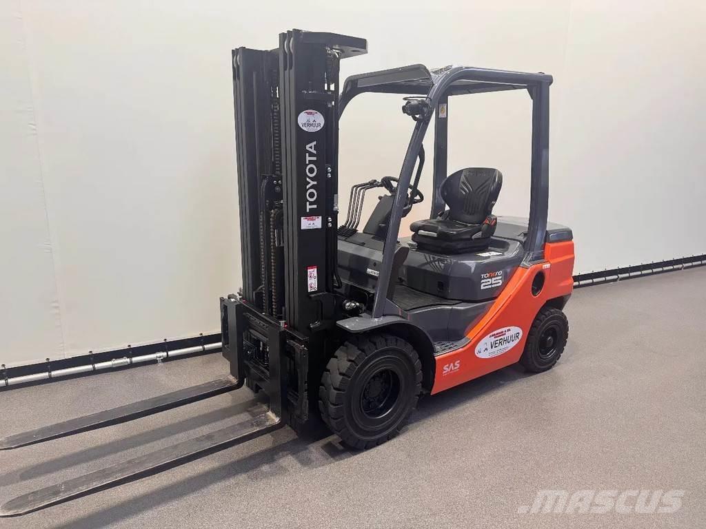 Toyota 52-8 FDF 25 Дизелови камиони