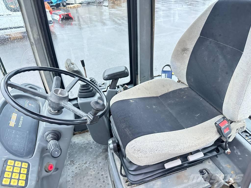 Volvo L30B Колесни товарачи