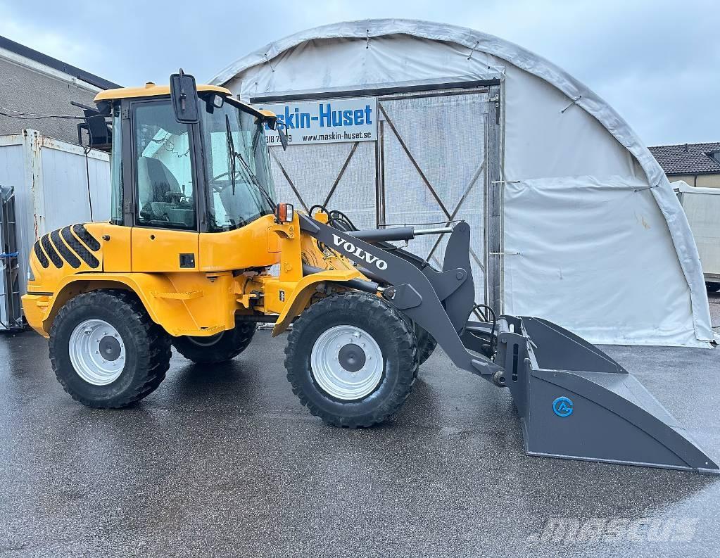 Volvo L30B Колесни товарачи
