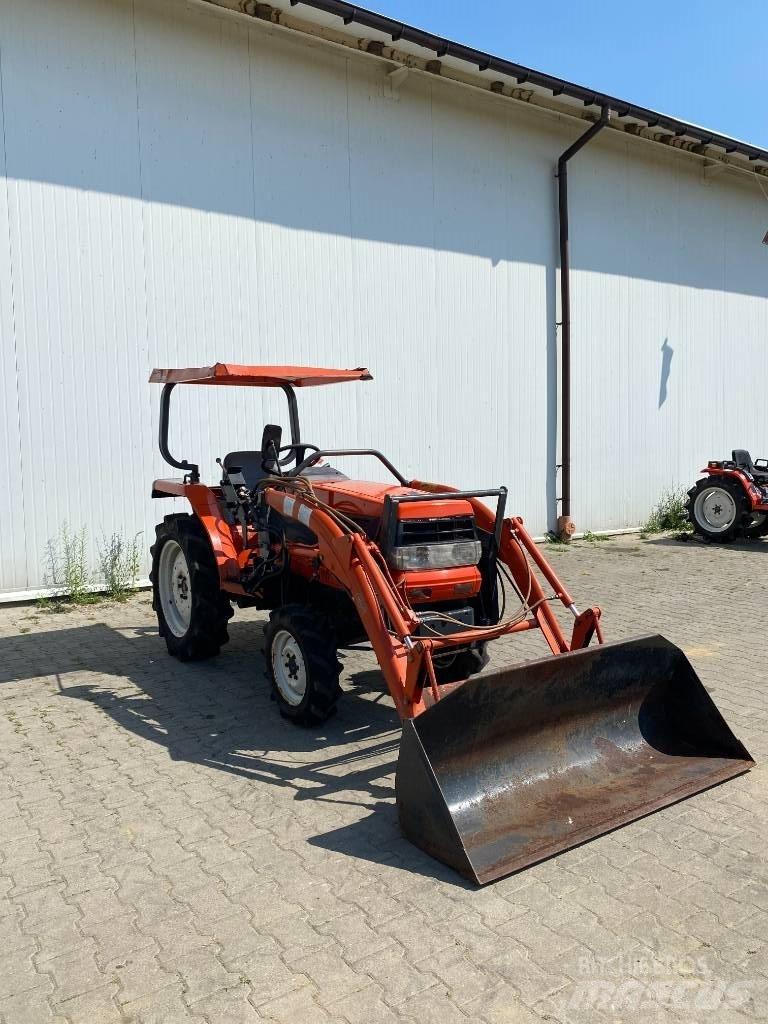 Kubota GL240+tur Компактни трактори