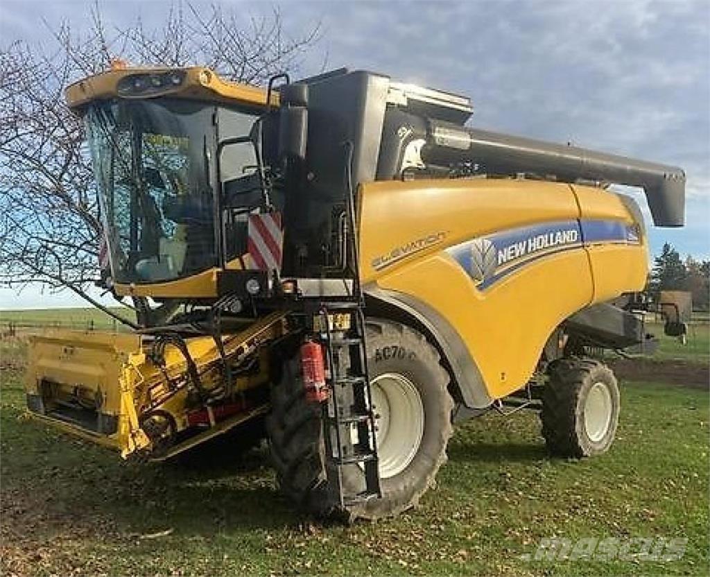New Holland CX5090 Комбайни