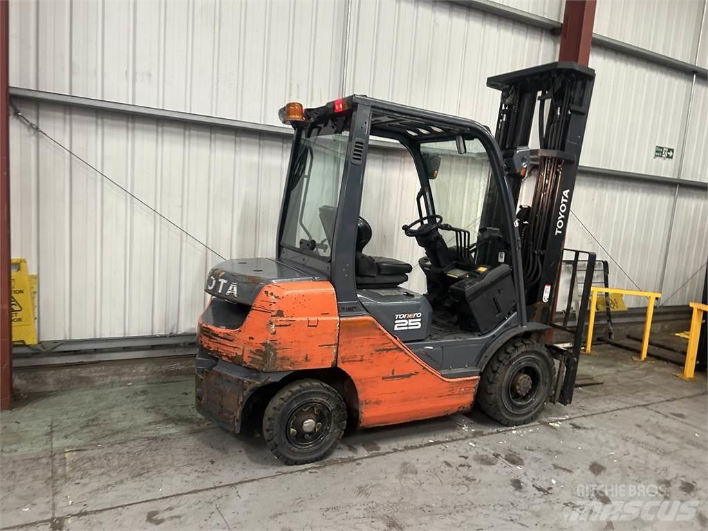 Toyota 02-8FDF25 Дизелови камиони