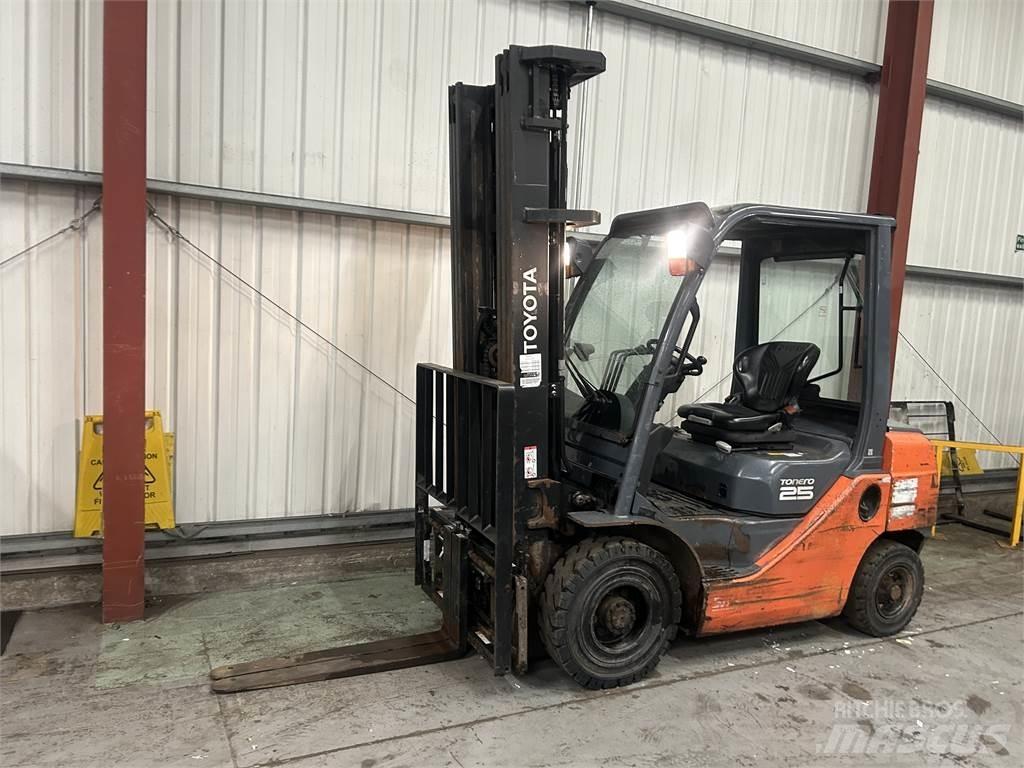 Toyota 02-8FDF25 Дизелови камиони