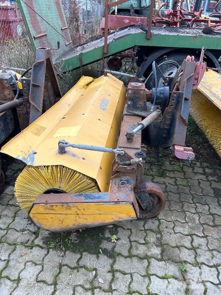 GMR FF2200 SPS Автоматични метачки с четки