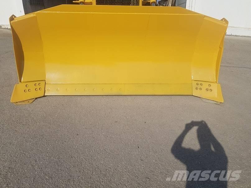 Komatsu D65EX-15 Верижни булдозери
