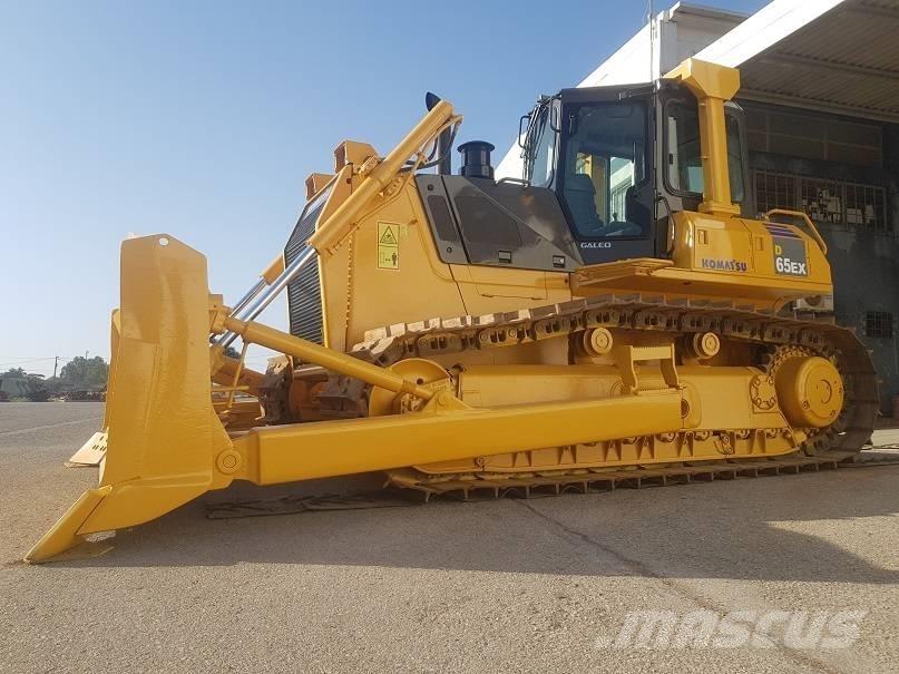 Komatsu D65EX-15 Верижни булдозери
