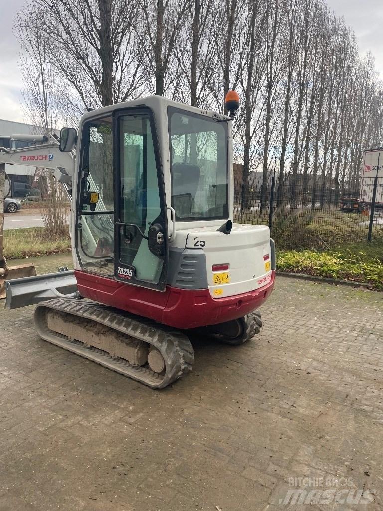 Takeuchi TB 235 Мини екскаватори < 7 т