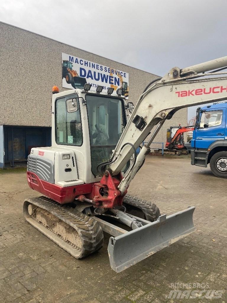Takeuchi TB 235 Мини екскаватори < 7 т